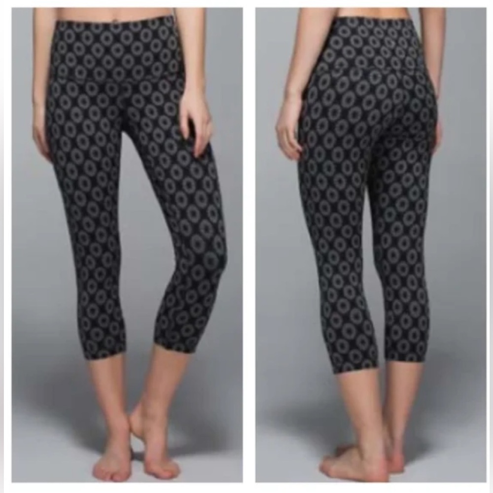 62. Lululemon Wunder Under Roll Down 21" Crop Circle Geo Slate Deep Coal 10
